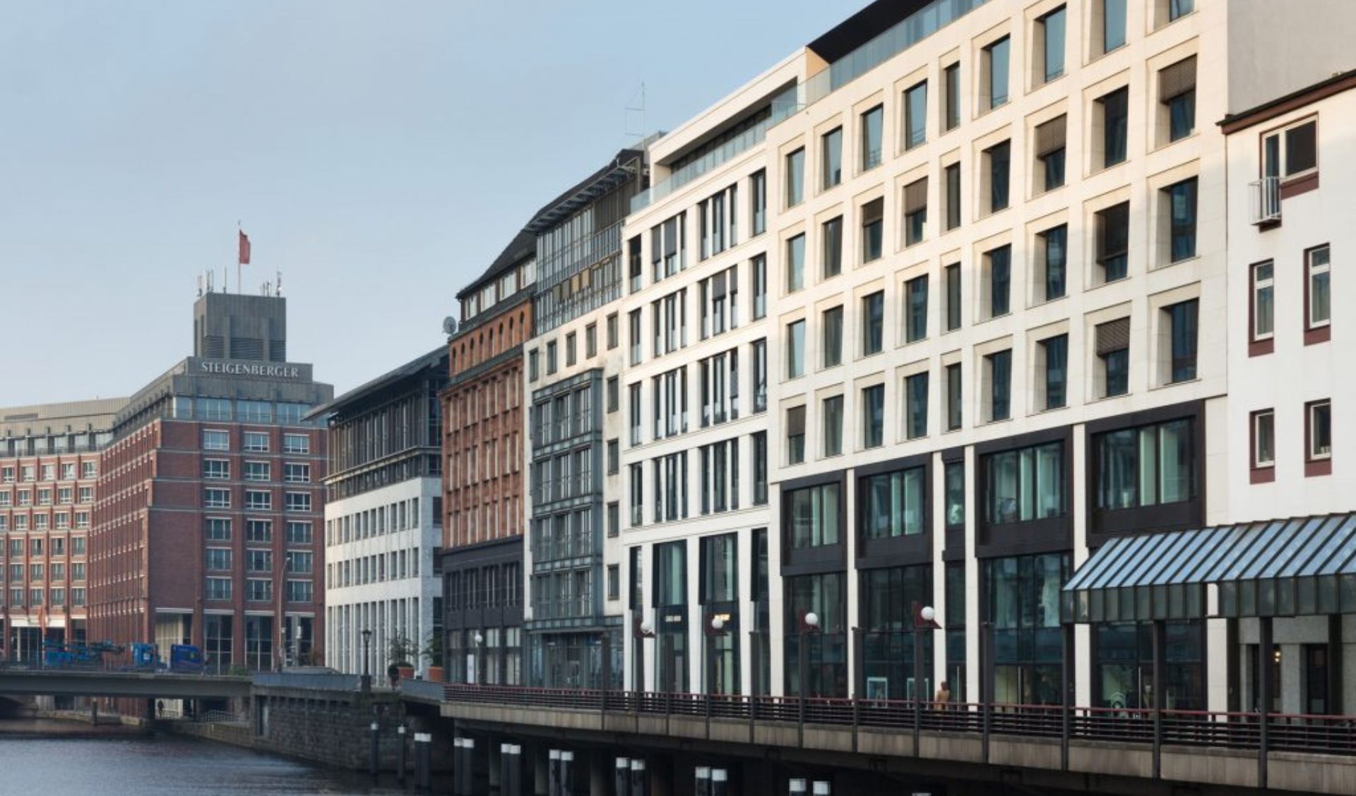 LUXURY AND LIFESTYLE IN HAMBURG’S TOP LOCATION.